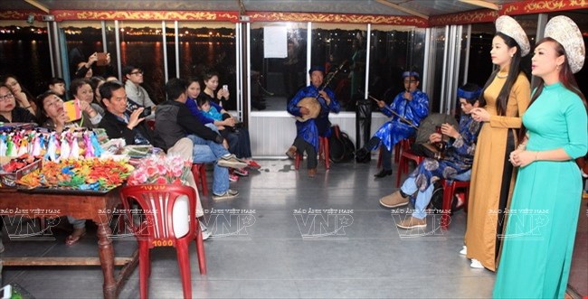 Vé nghe ca Huế trên sông Hương