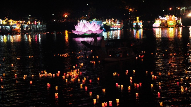 Hue Royal Music on the Perfume River | Night Dragon Boat Show